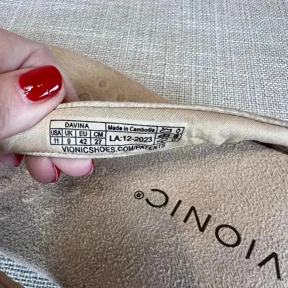 Vionic Rest Davina Semolina tan faux‎ leather thongs sandals size 11 comfort